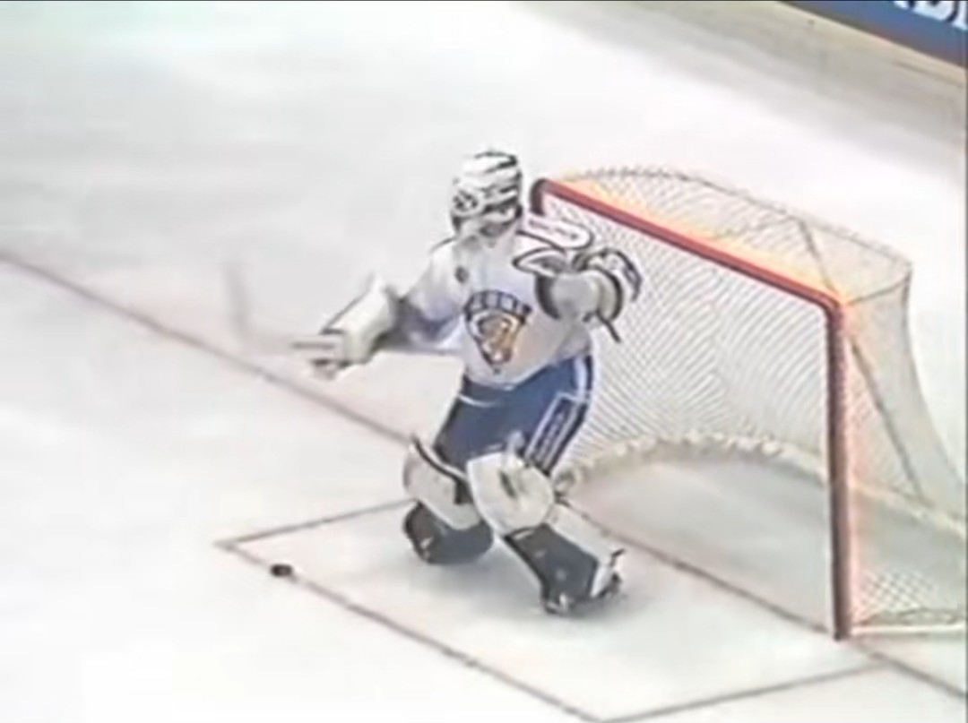 Muistatko kisat, maalivahdin ja tuuletuksen? Suuria suomalaisia kiekkohetkiä.