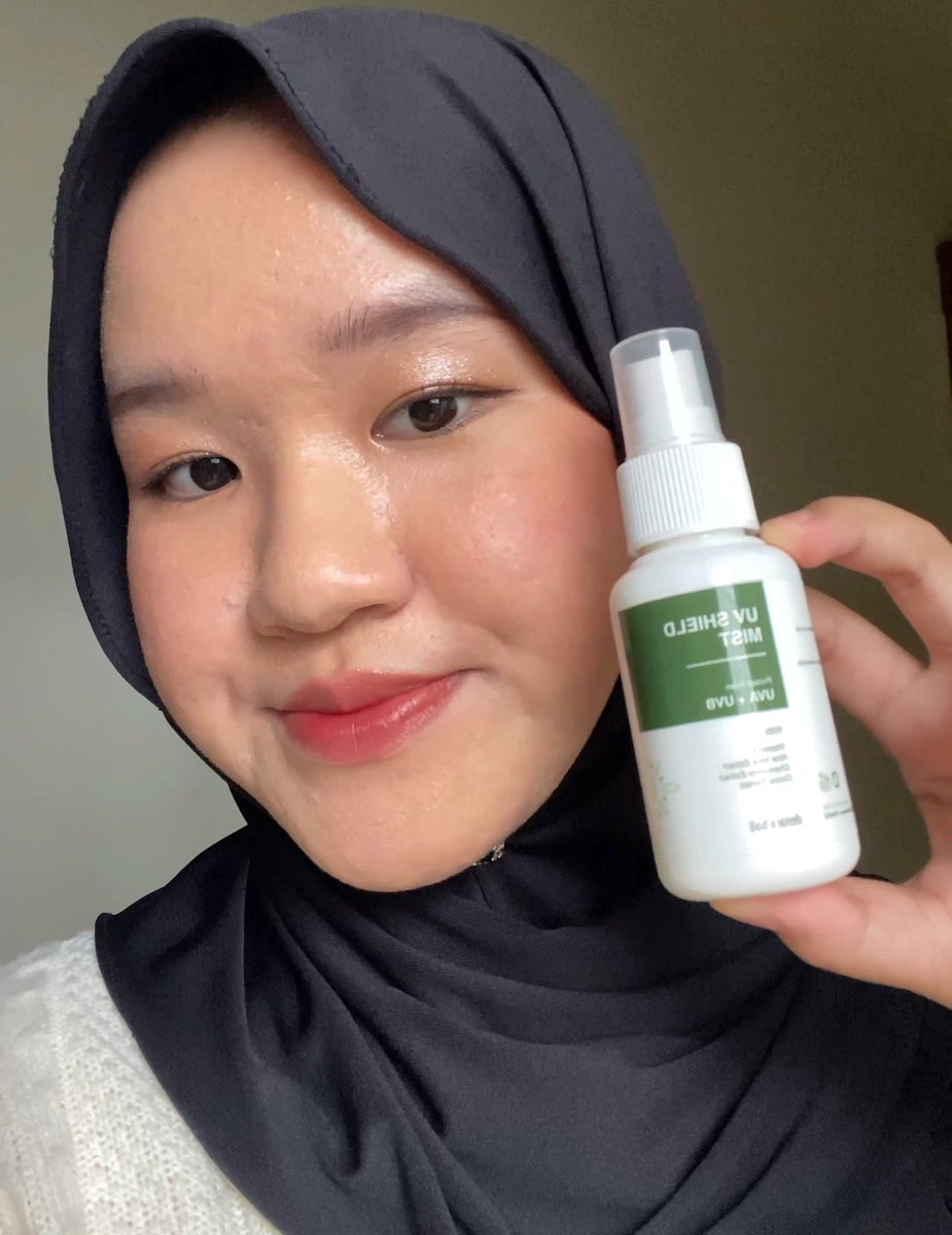asyabetmud's tweet photo. siapa yang samaa kayak aku?? males re-apply sunscreen karna ribet &amp; takut makeupnya cakey..

tapii untung aja aku udah ketemu solusinya guyss ⤵️⤵️ https://t.co/psFe4eugrL
