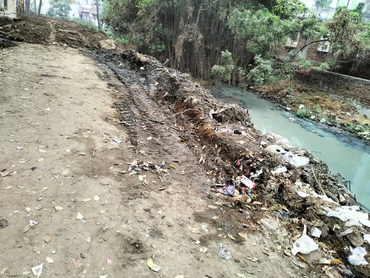 iashishgoyal16's tweet image. See the Nala road which made in his supervision in Etwari Bazar from last 3 years with Smart City Fund. Nalanda DM so rahe hai. No accountability, No transparency , rampant corruption, red tapism at its peak . If u ask kab banega, they have no answer. Bas complain file karte raho