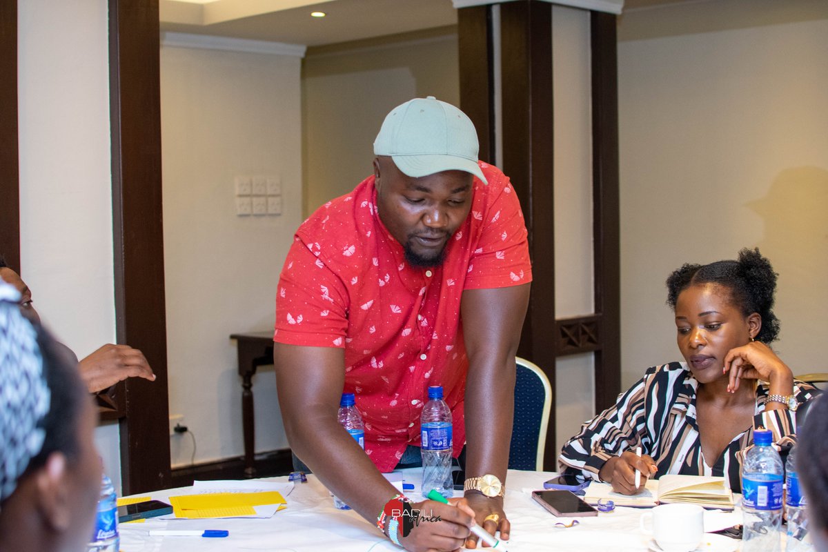 Badili_A's tweet photo. Last week, we brought together chama women leaders, community influencers, digital creators, and university student leaders from across Nairobi to address our nation's crucial challenges. They identified three key issues:

🔴 Rising femicide cases affecting women and girls.
🔴 Political exclusion of women and minority groups.
🔴 Election period unrest.

Through collaborative discussions, we developed concrete action plans to tackle these systemic problems. The group explored how movement building can help them effectively engage and negotiate with power structures.

They are now ready to confront systemic injustices and drive meaningful systemic change in their communities. #ReclaimingOurPower #badiliafricainitiative