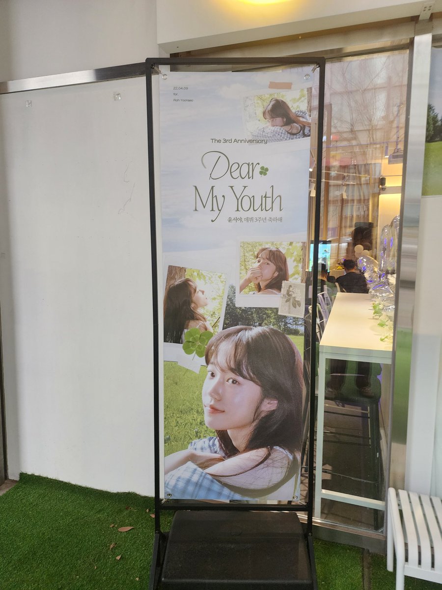 bagsiseong's tweet photo. 이번에 봄내음이 나는 벚꽃을 닮은 윤서님 데뷔 3주년 카페를 이틀동안 3번 다녀왔어요. 예쁘게 꾸며줘 있어 만족했습니다. 아쉽게 3번째 왔을 땐 20분 전에 다녀가셔서 뵙진 못해 아쉬웠지만 좋은 팬분들을 볼 수 있어 좋았습니다. 저와 생일도 같은 윤서님 앞으로 더 응원할게요!
#dear_my_yoonseo https://t.co/LcEAXZkGpT