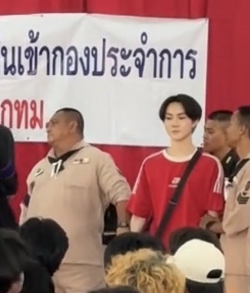 dapeachx's tweet image. จองวอนเกณฑ์ทหาร                  นิกิรองเท้ากินขา