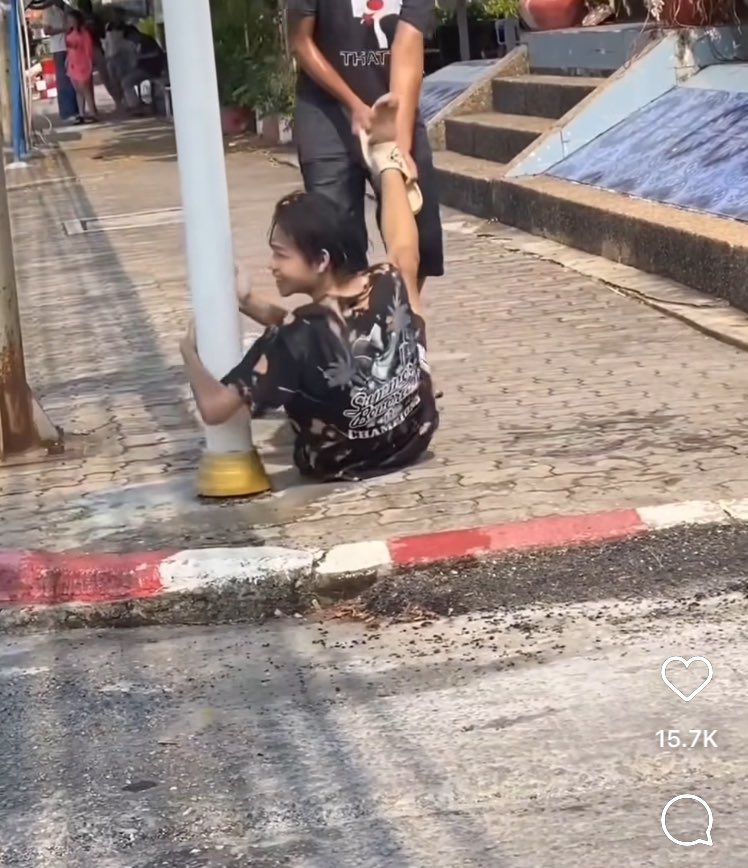 dapeachx's tweet image. จองวอนเกณฑ์ทหาร                  นิกิรองเท้ากินขา