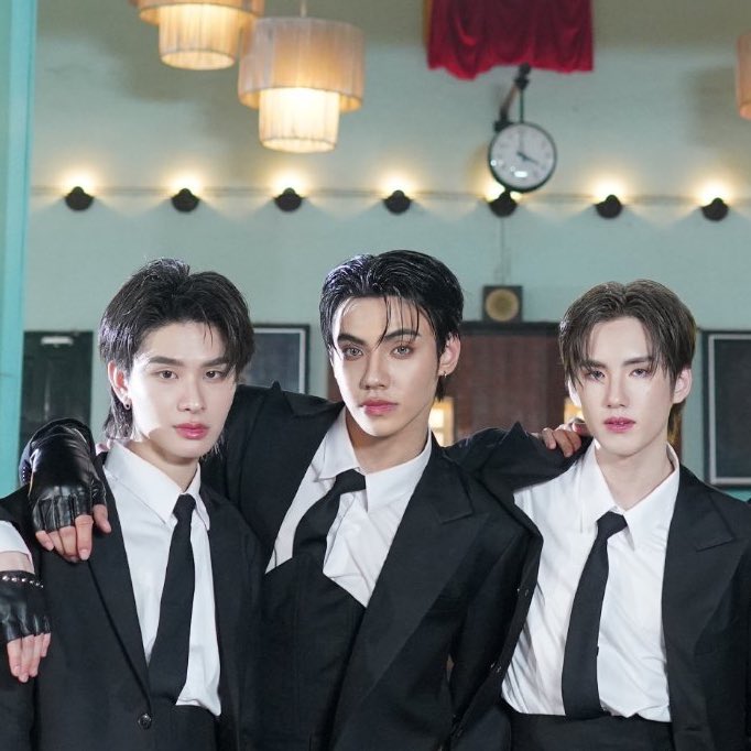 henryjaymie_'s tweet photo. ชิบะ                     โกลเด้น                  ซามอยด์ https://t.co/LlPOhe5wrc