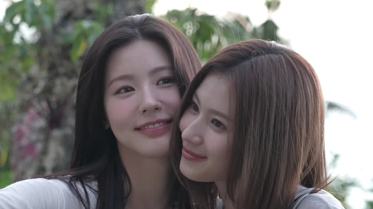 와 이사진에서 여자향수냄새남