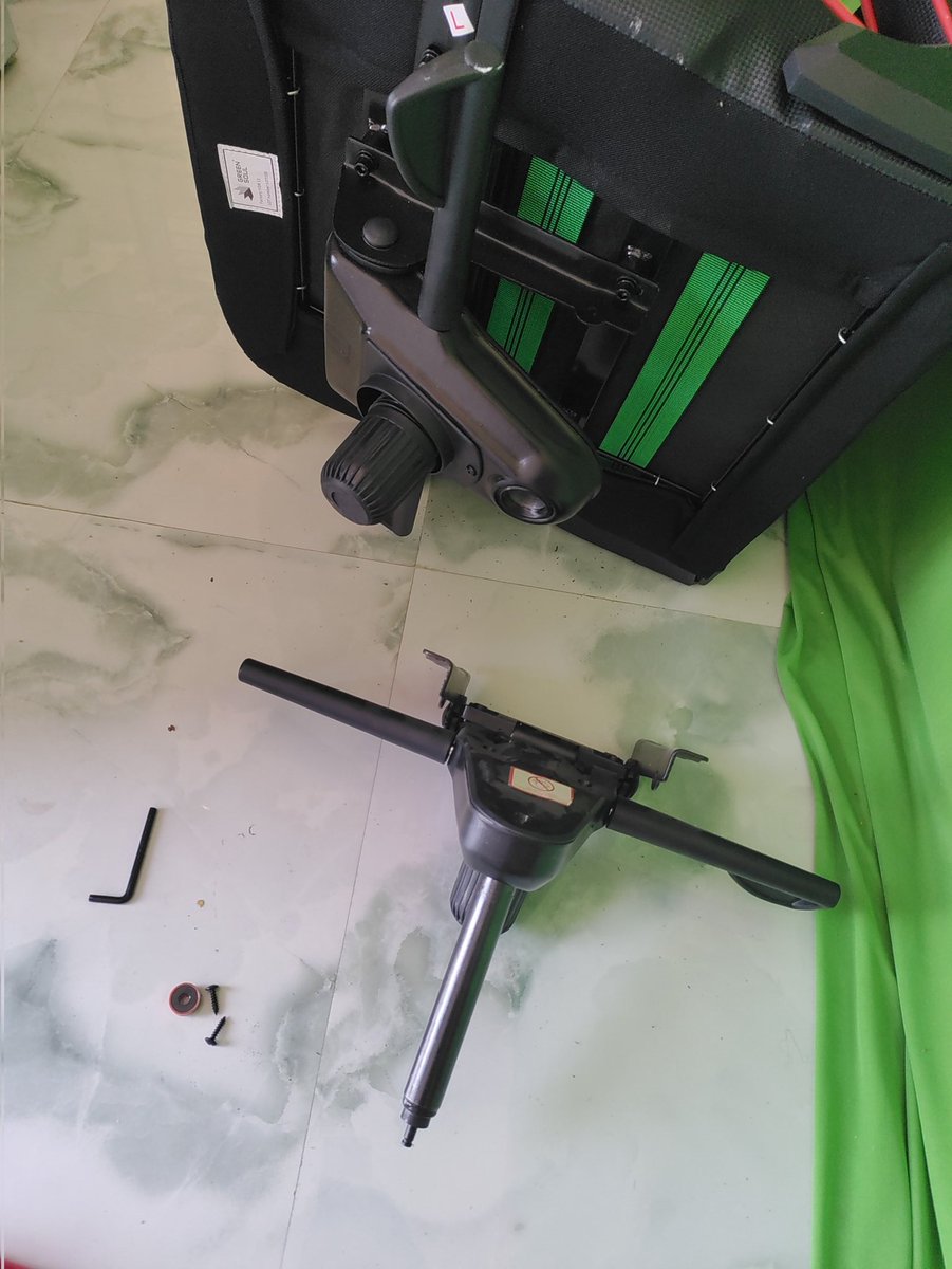 ManishChakarab2's tweet photo. @greensoulergo 
Hello Green Sold I bought Green Salt Master Chair but it was making noise so I filed a complaint. Now I have received a part but it is missing. Did I make a mistake by buying Green Sold Chair? https://t.co/WkQBlxkCjH