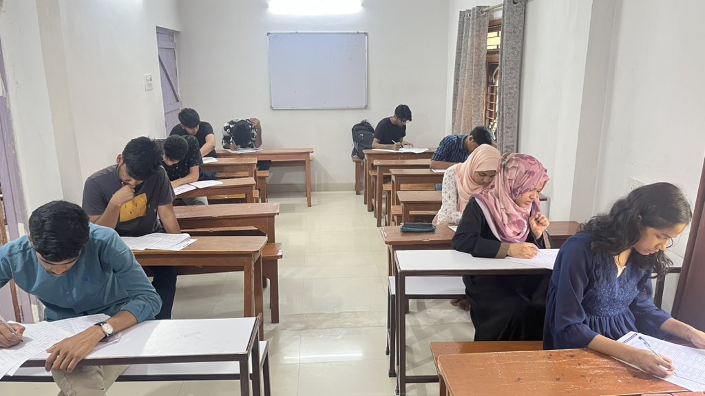 AkbarClasses's tweet image. 2nd Minor Test for AMU Class 11 Entrance at AKBAR CLASSES.
Focus. Discipline. Determination.
This is how futures are built.
#AMUEntrance #MinorTest #AkbarClasses #ThinkLogically #Kishanganj #AMUPrep