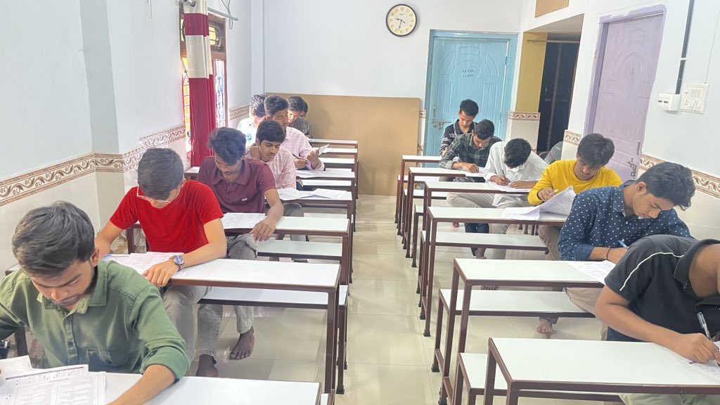 AkbarClasses's tweet image. 2nd Minor Test for AMU Class 11 Entrance at AKBAR CLASSES.
Focus. Discipline. Determination.
This is how futures are built.
#AMUEntrance #MinorTest #AkbarClasses #ThinkLogically #Kishanganj #AMUPrep