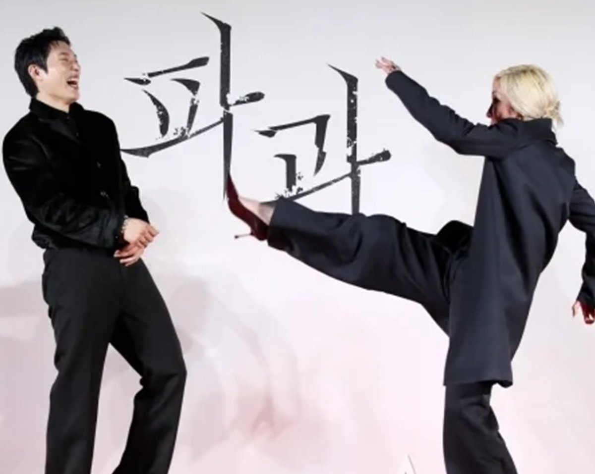 il_lite's tweet image. 이분 은근 개그캐임 ㅋㅋㅋ
우아한데 할말 다하고 근데 또 기분은 안 나쁘게 말함
봉준호 감독 영화보다 파과가 재밌다는데
왜 다들 웃는건데;;;
김성철은 이렇게 계속 웃다가 끝났다고…