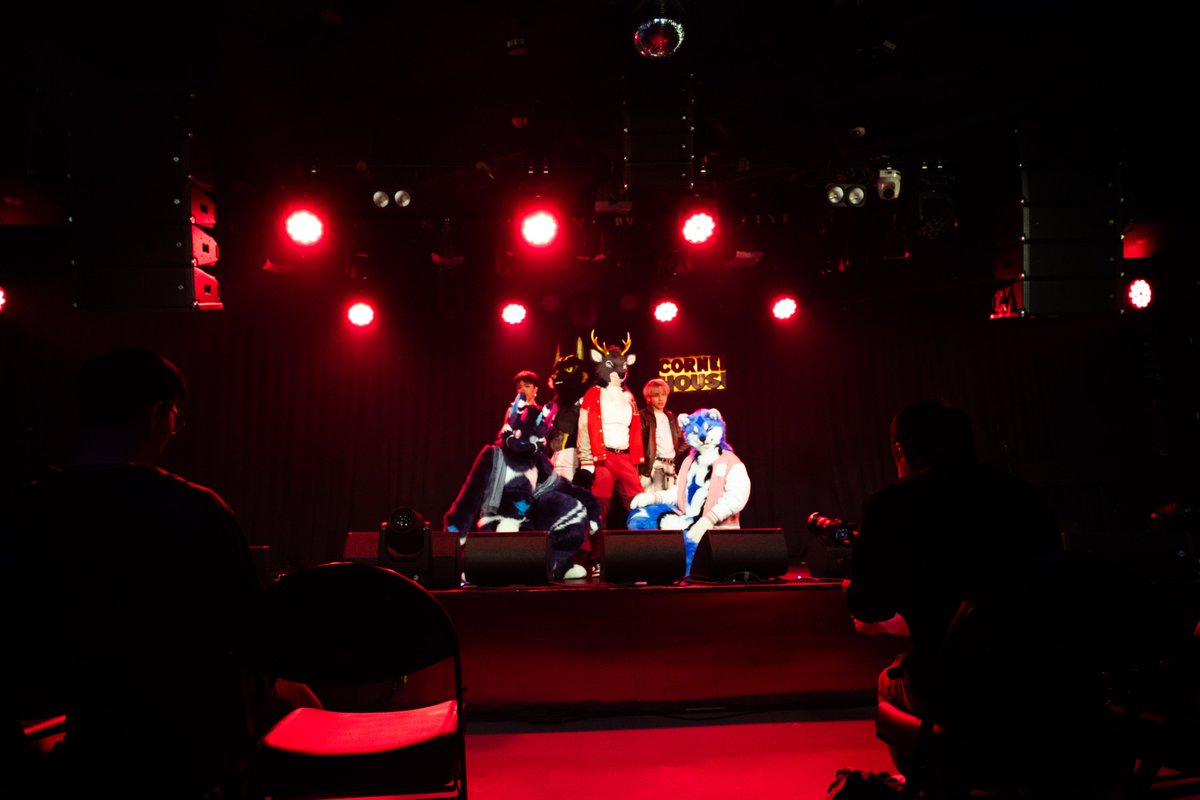 I feel incredibly proud and lucky to have been part of this full show with so many talented Furry musicians, singers, and dancers from all over Taiwan.
Huge thanks to all the audience members and teammates! 💖💖💖

📸阿諾 (Ins: punk_photo23)
#一鹿向光