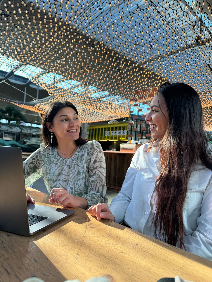 ☀️ Voici Kemra, la formatrice en recrutement avec qui j'ai co-écrit mon troisième livre : livre-prospecter-convaincre-placer.fr/commande