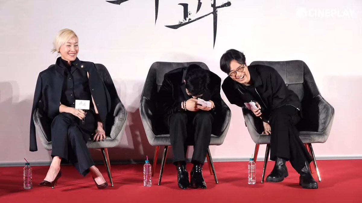 il_lite's tweet image. 이분 은근 개그캐임 ㅋㅋㅋ
우아한데 할말 다하고 근데 또 기분은 안 나쁘게 말함
봉준호 감독 영화보다 파과가 재밌다는데
왜 다들 웃는건데;;;
김성철은 이렇게 계속 웃다가 끝났다고…