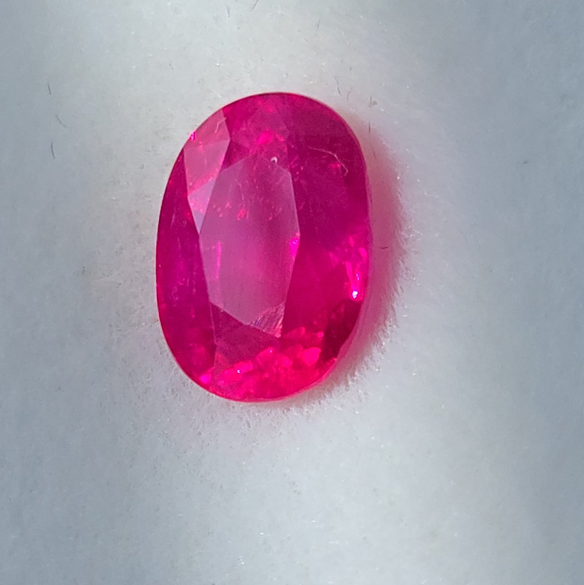 이렇게까지 핑크는 아니지만 실크의 네온감이 잘 잡힌 것 같다.
루비인데 제다이같이 네온뿜뿜하기❤️