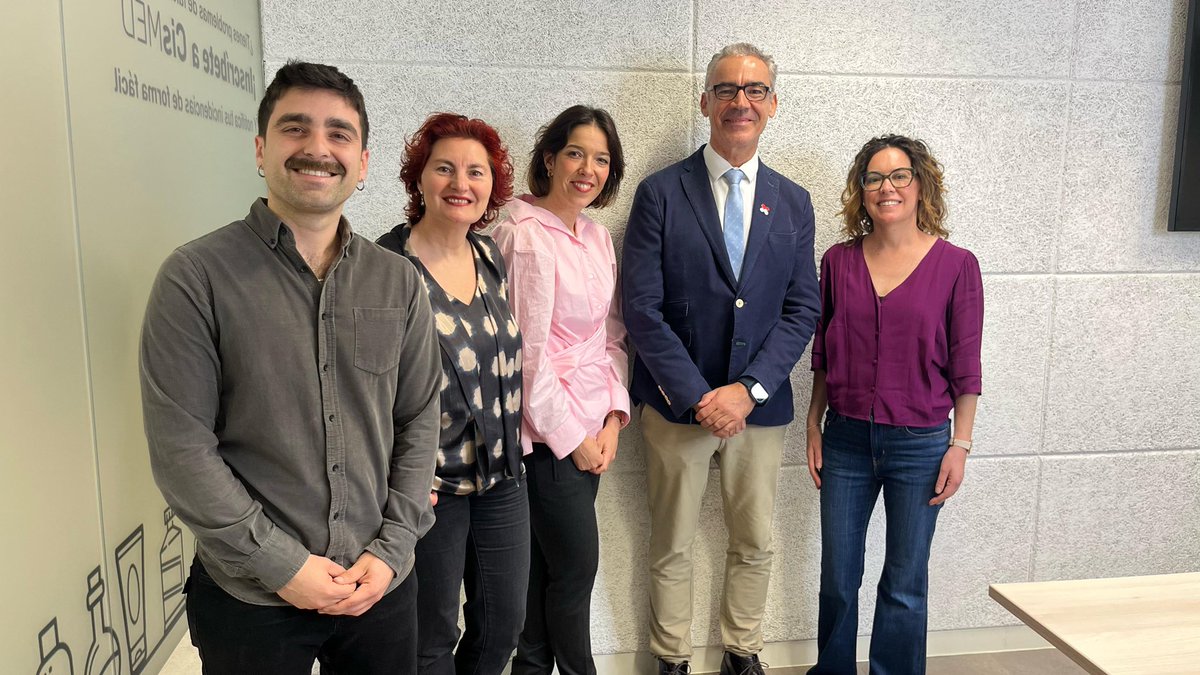 yolandaanson's tweet photo. ¡Todo un lujazo escucharte @_bgzorn_  de @unicomplutense! 

💊Hablamos con Bruno sobre la resistencia a los #antibióticos y cómo frenarla. También con Raquel @vacunando e Irene Nevado @Lavidaespera1 ¡Gracias!

Escúchalos aquí: https://t.co/CZe2PvytNk

#DíaMundialdelaSalud https://t.co/LPGOWcdZNU