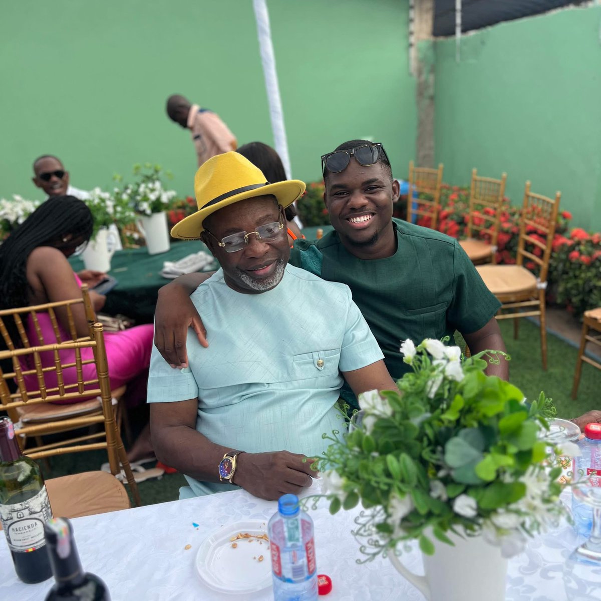 ASKYalley's tweet image. Venting and ranting doesn&apos;t bring you back. But why for the second time should I wake up in preparation for an exam to this kind of gut wrenching news?

Papa and Maa, you&apos;ve left me messed!