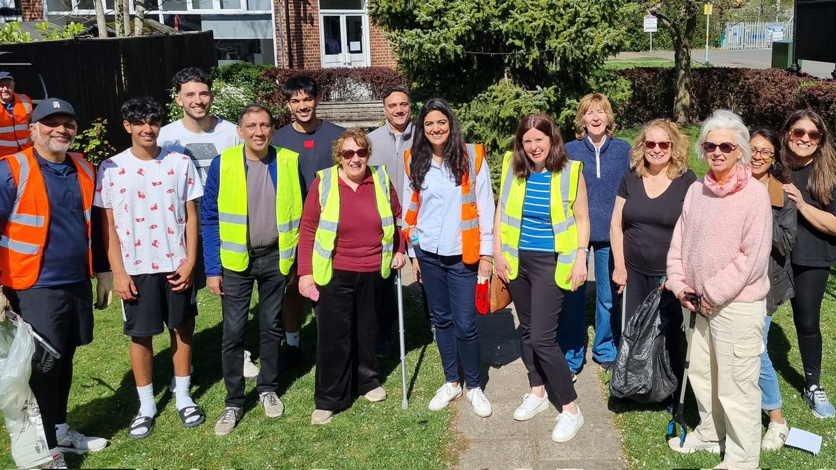 richings_park's tweet image. A superb weekend for the Ivers coming together for the #GreatBritishSpringClean. An impressive 120 volunteers came out collecting 180 bags of litter. 
#RichingsPark
#IverHeath
#IverVillage
#keepbritaintidy