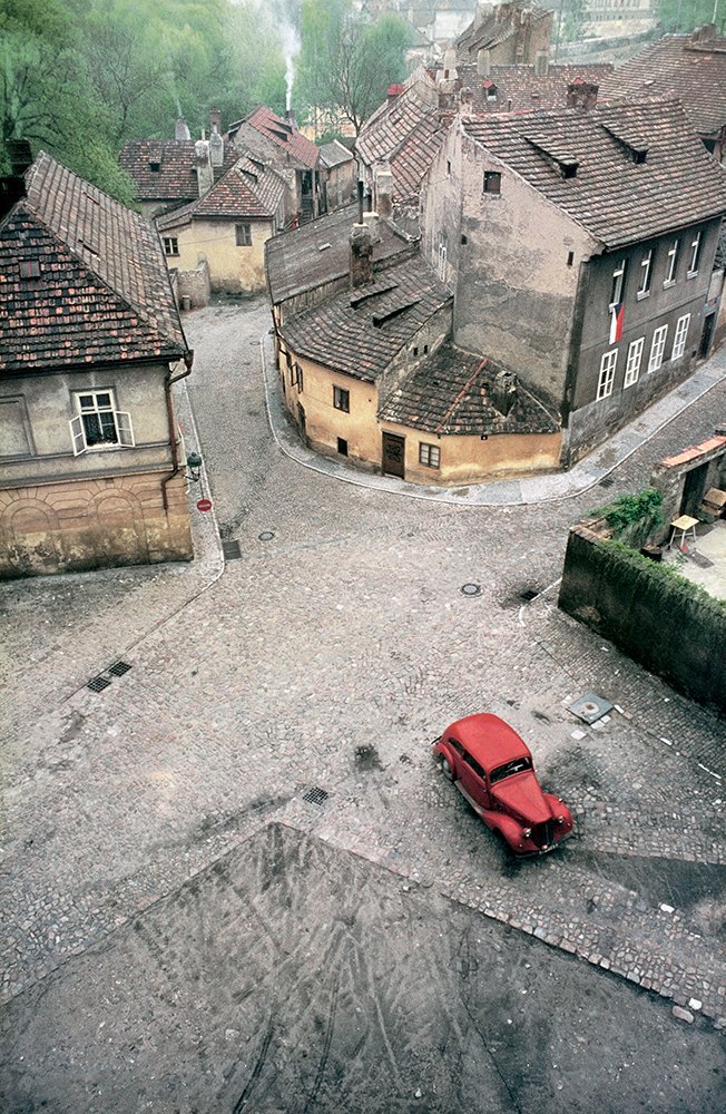 eyeonaxis's tweet photo. Prague, Czech Republic, 1962

Franco Fontana https://t.co/qiTU8MDyjd