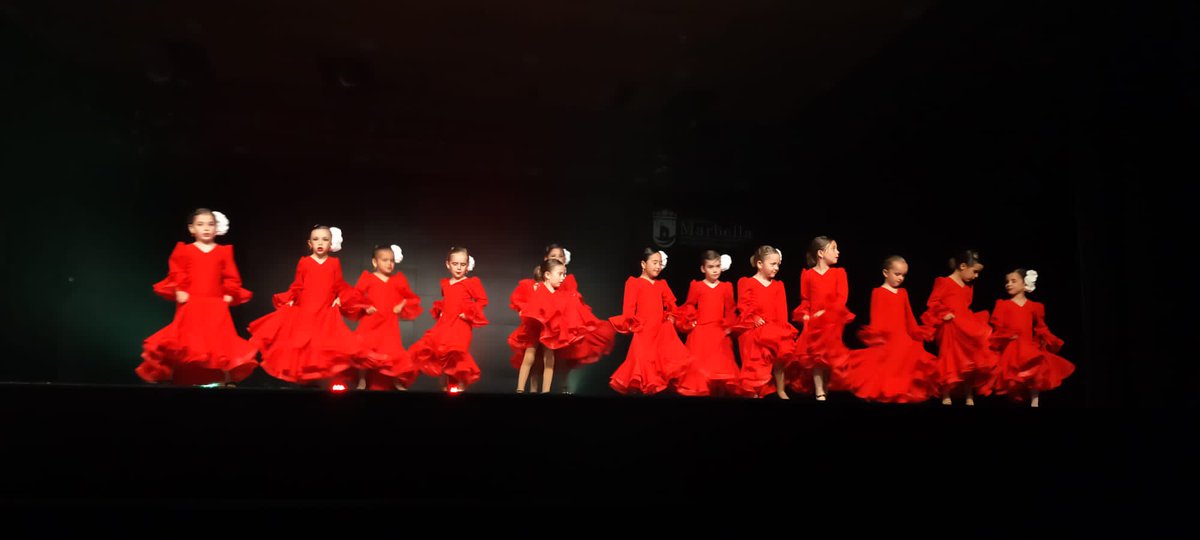 AFIMARMARBELLA's tweet photo. AYER POR LA TARDE SE CELEBRÓ NUESTRA GALA "MÁS ALLÁ DE LA DANZA". GRACIAS A TODOS LOS QUE HICISTEIS POSIBLE QUE NUESTRO SUEÑO SE CUMPLIERA UNA VEZ MÁS, Y EN ESPECIAL A CHARI Y TODO SUS ALUMN@S. GRACIAS DE TODO CORAZÓN. https://t.co/kalS9wb5Ad