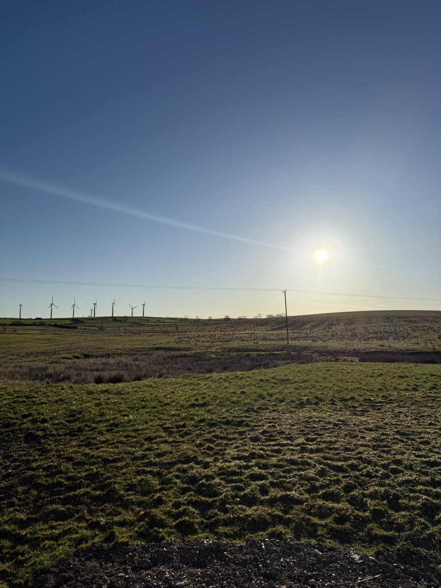 Jamie_Ross03's tweet image. One benefit of blowing a tyre in the middle of nowhere means waking up to these views at least for an extra morning 😍