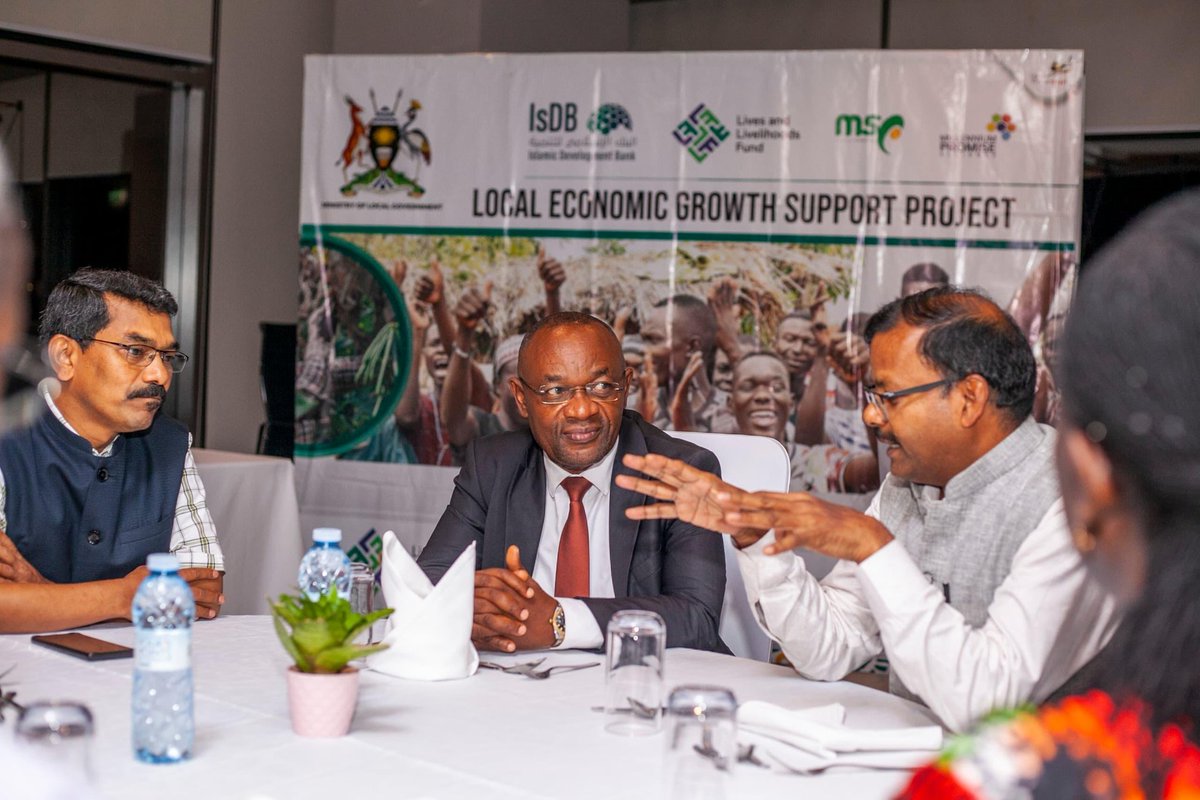 raphaelMagyezi's tweet image. I had the pleasure of hosting a delegation from @ICRISAT  a global leader in dryland farming innovation.
Decentralizing Africa’s agriculture is key. Targeting empowering local governments with decision making and resources, we can craft region specific solutions for our farmers…