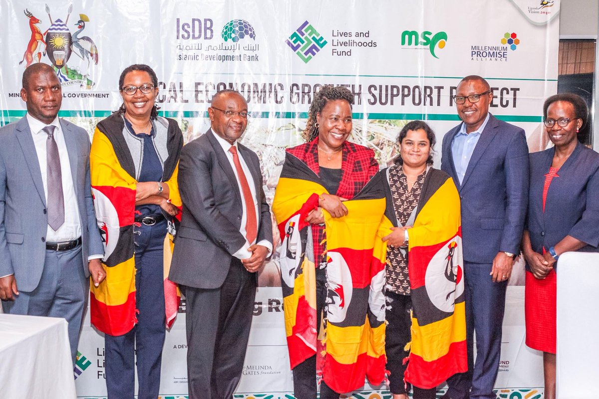 raphaelMagyezi's tweet image. I had the pleasure of hosting a delegation from @ICRISAT  a global leader in dryland farming innovation.
Decentralizing Africa’s agriculture is key. Targeting empowering local governments with decision making and resources, we can craft region specific solutions for our farmers…