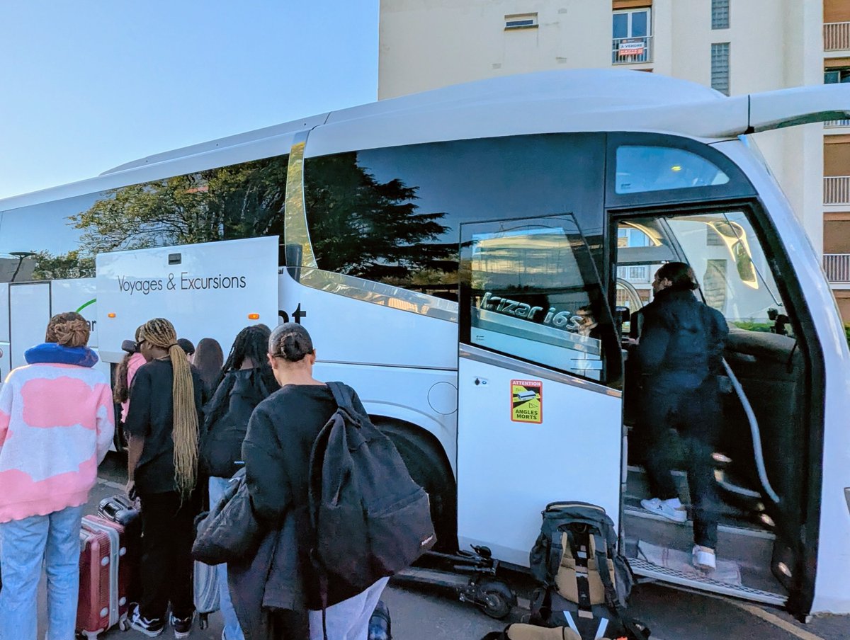 🚍 Top départ pour les #VacancesApprenantes : Malraux refait l’Histoire !
20 élèves de 4e partent pour 3 jours à Paris à la découverte du patrimoine : Louvre, musées d’Orsay, Carnavalet, quai Branly, Montmartre…
Renforcer l’accès à la culture, en lien avec le programme de 4e