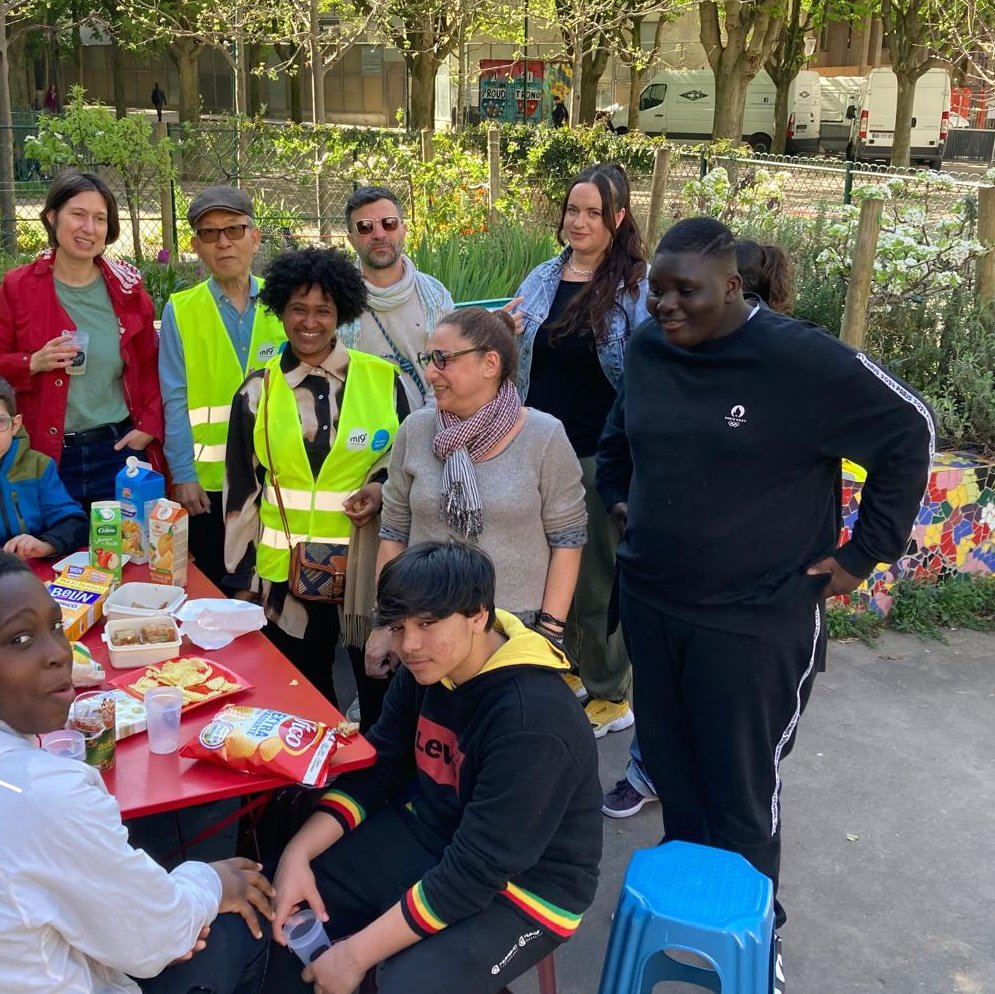 monquartier19's tweet image. Le Conseil de quartier Bas-Belleville s'est mobilisé le samedi 5 avril pour une journée de nettoyage participatif 🧹♻️✅️
Merci aux participantes et participants d'agir pour embellir nos rue !
#CadreDeVie
#Environnement
#ParticipationCitoyenne
#Sensibilisation
#Belleville