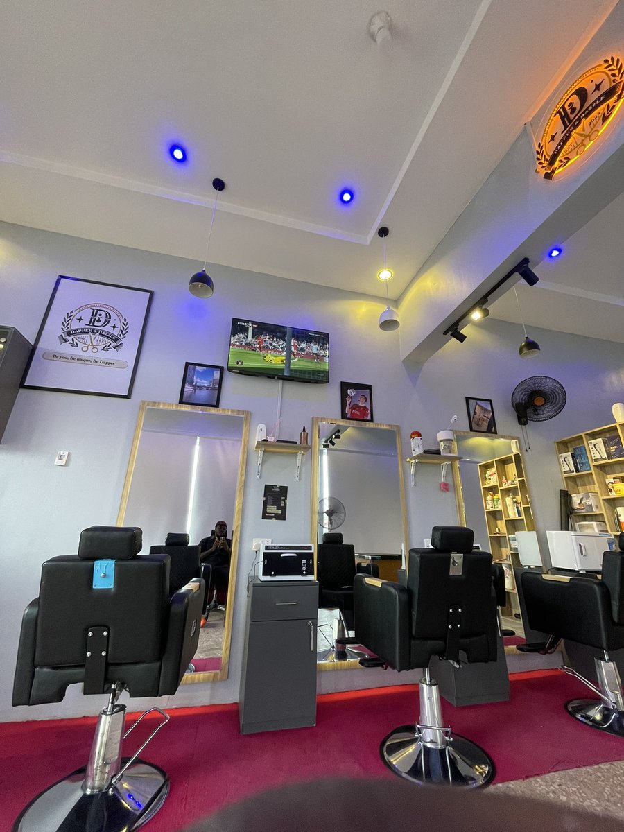 khofo007's tweet image. If you are around Kubwa , kindly stop by the salon to have a sharp haircut for your interviews or meetings …

we open 24/7

#Dapper&amp;amp;Dazzle 💇‍♂️