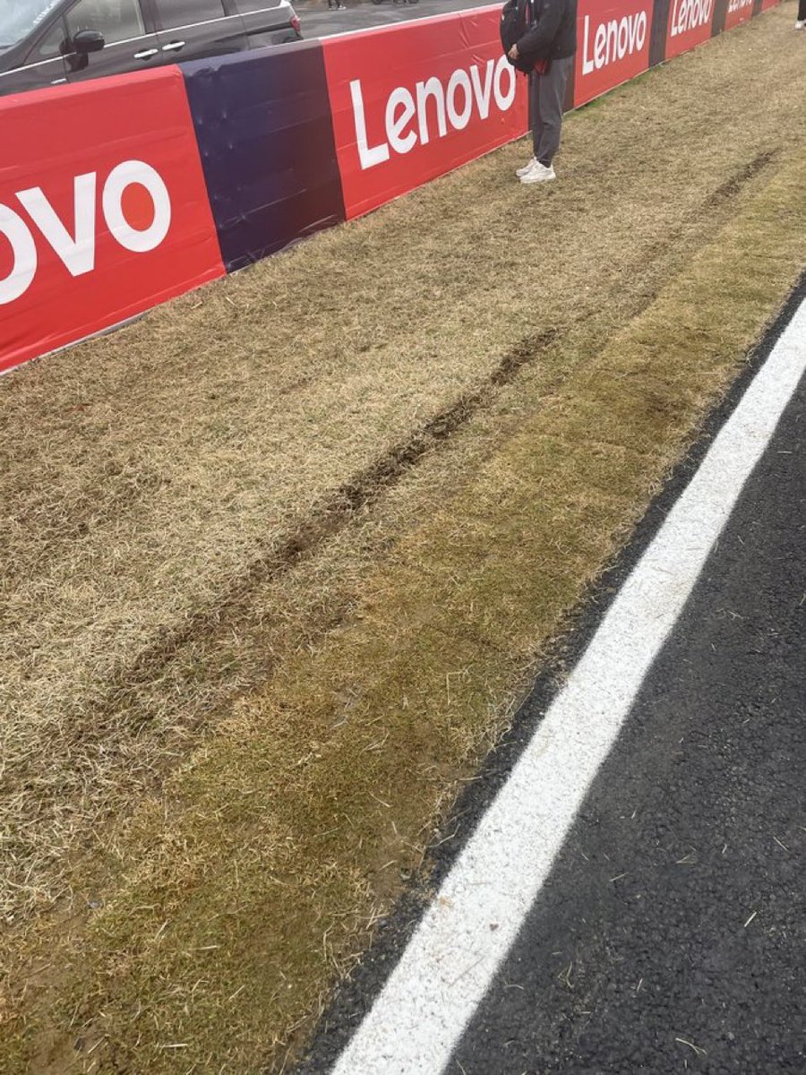 daringzaldri's tweet image. If anyone wondering about about the grass in suzuka, this is the art made by @NEEDFCRSPEED 🎌