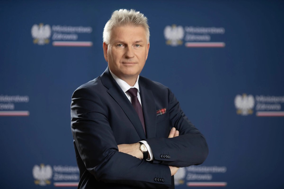 Lewica News #Biejat2025 (@lewica_news) on Twitter photo 🚨 <a href="/WojciechKoniec4/">Wojciech Konieczny</a>: Jako lekarz uważam, że to jest nie w porządku, że lekarze-przedsiębiorcy będą teraz płacić w wielu przypadkach mniejsze składki niż pielęgniarki, czy ratownicy, czy laboranci, czy fizjoterapeuci, którzy zarabiają mniej od nich.
- To nie jest droga dla 🚨 <a href="/WojciechKoniec4/">Wojciech Konieczny</a>: Jako lekarz uważam, że to jest nie w porządku, że lekarze-przedsiębiorcy będą teraz płacić w wielu przypadkach mniejsze składki niż pielęgniarki, czy ratownicy, czy laboranci, czy fizjoterapeuci, którzy zarabiają mniej od nich.
- To nie jest droga dla