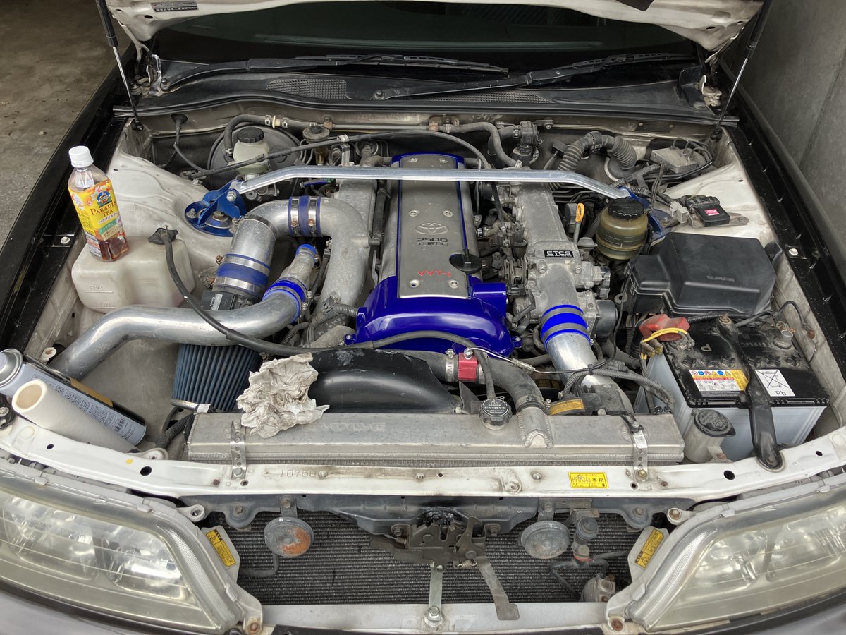 エンジンルームを軽く拭いたりした〜