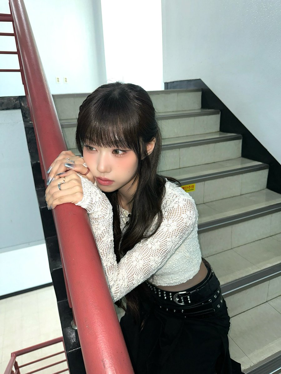 izME📮] 🖤🤍👀 iznaya 音楽番組 1週目おつかれさま💖 #izna #이즈나