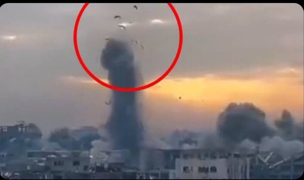 javadhekmat2's tweet image. ما تو ایران قلبمون داره برای غزه می‌سوزه، این بمبارونای رژیم صهیونیستی دل آدمو می‌لرزونه💔
#غزة_تحت_القصف 
#غزة