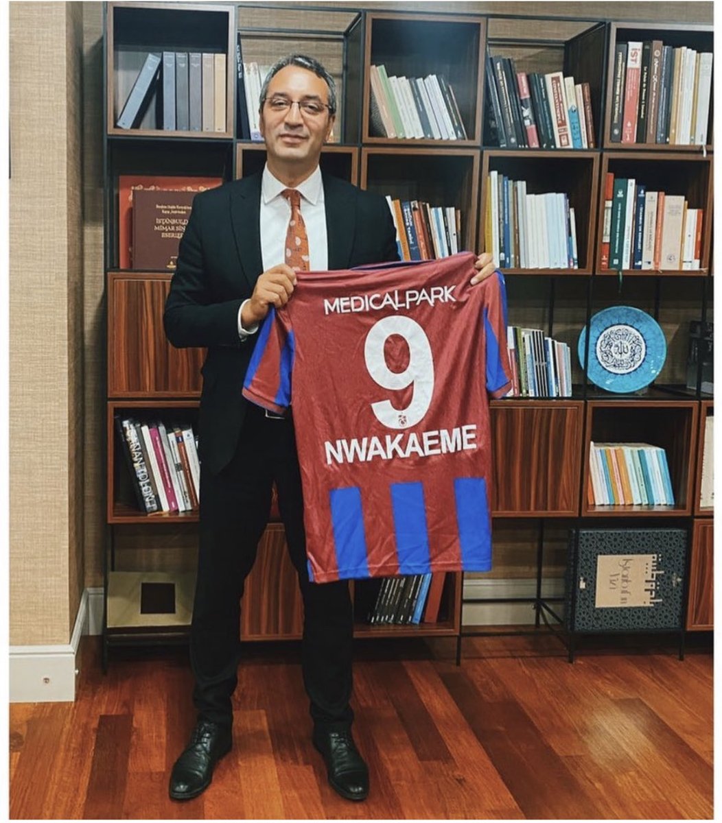 En önemli hak yaşam hakkıdır!
Topu çevirmeyi bırakın.
Adli Tıp Kurumu’nun raporunun beklenmesine gerek yoktur.
Dosyanın savcısı sayın Mahir Polatı tahliye edebilir. Hakimlik itirazen tahliye kararı verebilir.
Biran önce Mahir Polat serbest bırakılmalıdır.