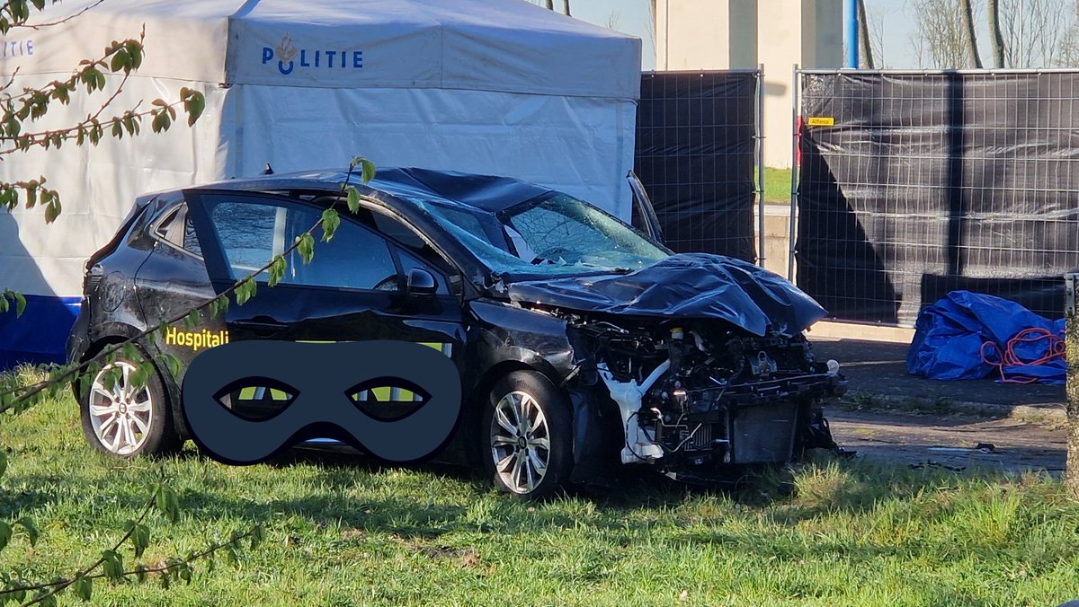 Auto door slagboom bij Calandbrug, twee slachtoffers