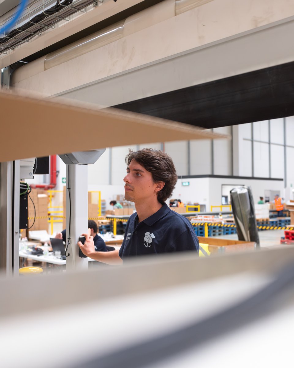 EEngineeringMag's tweet photo. #Voidless is an #Italian deep-#tech startup specializing in #packaging #automation, offering on-demand #solutions that optimize #logistics operations, reduce material waste, and enhance #efficiency.
https://t.co/rVrtXthijt https://t.co/bJZRLDQyKO
