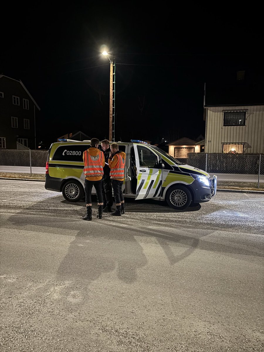 NFFollo's tweet image. Vi var i innsats med fem mannskaper på #Jessheim natt til mandag. Søk etter savnet person. Den savnede ble funnet i god behold. eub.no/politiet-etter… #SAR #folkehjelp #searchandrescue