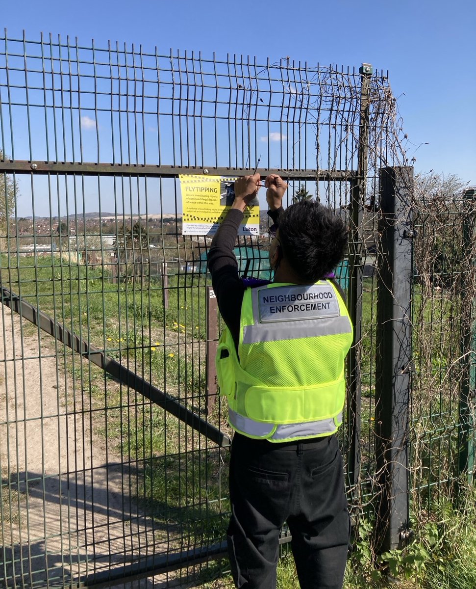 We've recently seen an increase of fly tipping at the Ferndale Road allotments. NET attended to hang signage, reminding offenders that it's an area we're watching closely! 👀

Please report fly tippers to neighbourhooddelivery@luton.gov.uk or call 01582 510330

<a href="/lutoncouncil/">Luton Council</a>