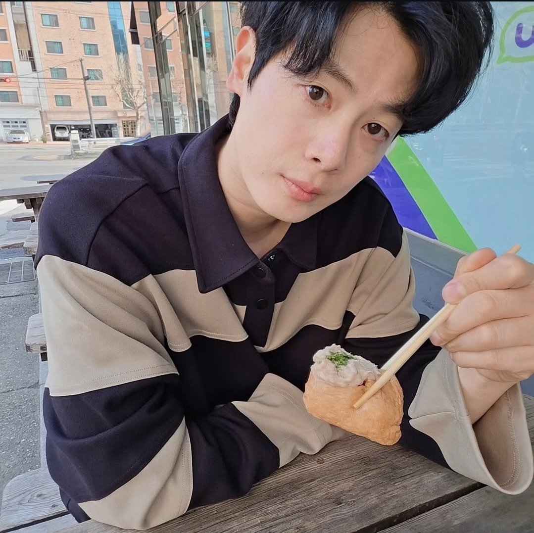 _ha2019's tweet photo. 샤(대)
윱(유부)
양(지병원)
미치겠네ㅋㅋㅋㅋㅋㅋ ㅋ ㅋ ㅋ ㅋ ㅋ ㅋㅋㅋㅋㅋㅋㅋㅋㅋㅋㅋㅋㅋㅋㅋㅋ이걸 가서 다 찍엇엌ㅋㅋㅋㅋㅋㅋㅋㅋㅋㅋㅋ https://t.co/tjPTqdoHKQ