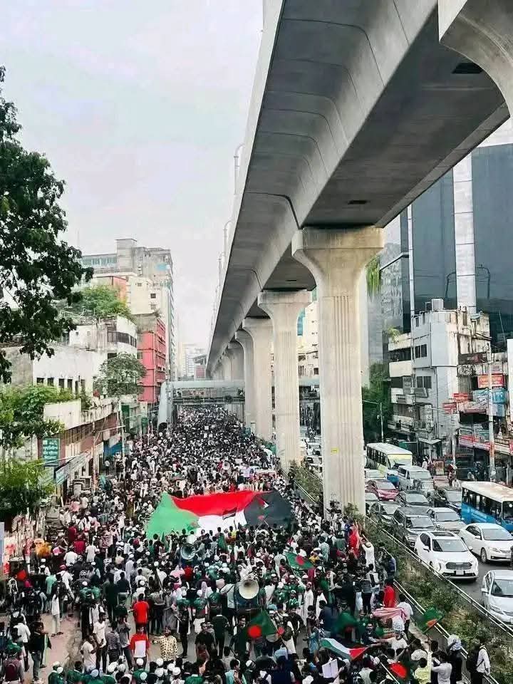 Shinnos65160's tweet photo. Procession in Bangladesh to free Palestine 🇧🇩 🇵🇸

#FreePalestine 
#GazaisDying 
#gazapalestine 
#Gaza 
#bangladeshxpalestine
#GazaUnderAttack https://t.co/JW1JecKBSP