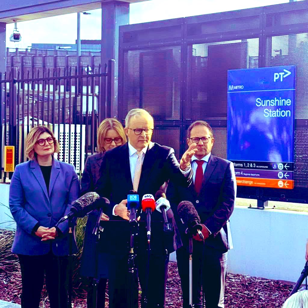 NatalieSuleyman's tweet image. Proud to be with PM Anthony Albanese who knows where Sunshine Station is and will build the Melbourne Airport  Rail Link. 

Only a Federal Labor Government will invest in the West! @AlboMP Premier @JacintaAllanMP Daniel Mulino Sarah Connolly MP @BenCarrollMP #GettingitDone