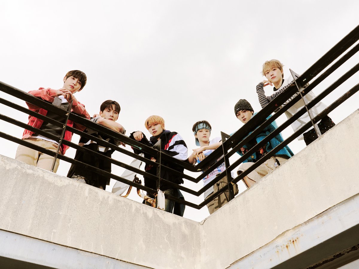 AIMERS 3rd SINGLE [Starry Night]

CONCEPT PHOTO 🌆

🎧 2025.04.10 6PM(KST) RELEASE

#AIMERS #에이머스 #StarryNight #AIMERS_StarryNight