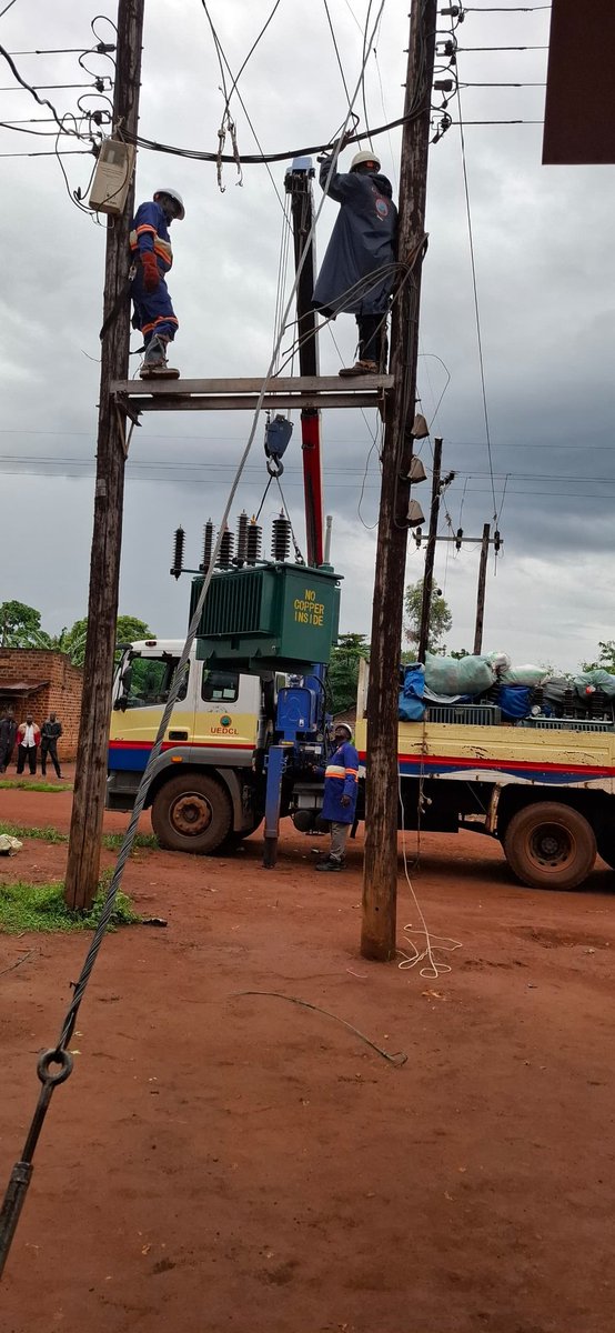 UEDCLSpox's tweet image. #UEDCLSpoxUpdate: Since Monday last week, UEDCL has been dispatching transformers to all the country&apos;s major routes to restore supply. Wherever there&apos;s a fault, we shall reach, and we&apos;ll restore supply.
Contact us at 0800203088, 0800285285,0800385385 
#TheBigSwitch