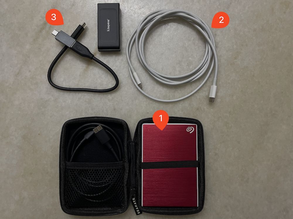 Lee_Kah_Seng's tweet image. I just ran a quick test using @FlexiBackup to back up my iPhone (with 58GB of data) and discovered some interesting results. I compared the backup speeds using 3 different external hard drive setups - all with USB 3:

1. Seagate External HDD  
2. Kingston SSD with an Apple USB-C…