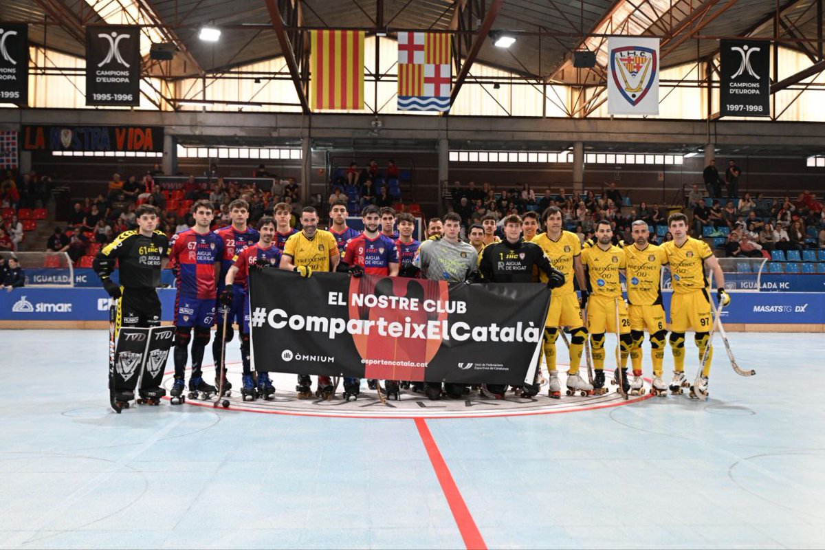 Òmnium Anoia (@omniumanoia) on Twitter photo L'<a href="/IgualadaHC/">Igualada Hoquei Club</a>, club adherit a la campanya "L'esport treu la llengua", es va fotografiar amb la pancarta abans del partit que ahir els va enfrontar al <a href="/cenoia/">CE Noia Freixenet</a>, també adherit, que es va sumar a la fotografia.
Gràcies pel vostre suport! 💙❤️ L'<a href="/IgualadaHC/">Igualada Hoquei Club</a>, club adherit a la campanya "L'esport treu la llengua", es va fotografiar amb la pancarta abans del partit que ahir els va enfrontar al <a href="/cenoia/">CE Noia Freixenet</a>, també adherit, que es va sumar a la fotografia.
Gràcies pel vostre suport! 💙❤️