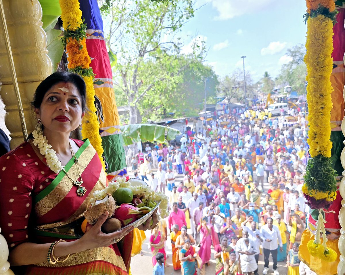 Sowmiyanbumani's tweet photo. திருவள்ளூர் மாவட்டம், திருவாலங்காடு கிராமத்தில் அமைந்துள்ள, வடாரண்யேஸ்வரர் திருக்கோவில் பங்குனி உத்திரம், ஏழாம் நாள் கமலத்தேர் திருவிழாவில் பங்கேற்ற போது.

இந்நிகழ்ச்சியில் மாநில இளைஞர் சங்க செயலாளர்கள், வ.பாலயோகி, பொன்.கங்காதரன், ஒருங்கிணைந்த திருவள்ளூர�� மாவட்ட அமைப்பு செயலாளர் நா.வெங்கடேசன், திருவள்ளூர் மேற்கு மாவட்ட செயலாளர் இ.தினேஷ் குமார், மாவட்ட வன்னியர் சங்க செயலாளர் செ.பூபதி, இராணிப்பேட்டை கிழக்கு மாவட்ட செயலாளர் வழக்கறிஞர் சரவணன், முன்னாள் மாவட்ட செயலாளர் கும்மிடிப்பூண்டி செல்வராஜ், திருவள்ளூர் தொகுதி செயலாளர் கேசவன், தொகுதி தலைவர் அன்பு, ஒன்றிய செயலாளர்கள் சண்முகம், கேசவன், சுரேஷ் அவர்கள் உள்ளிட்ட பாமக நிர்வாகிகள் ��டனிருந்தனர்.