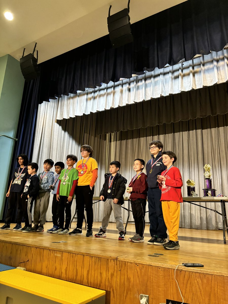 Tunde_OD's tweet image. Jamiu won the senior category of the ICN chess championship yesterday in New York City ahead of over 200 USCF rated players.

We did it 🏆 🇳🇬