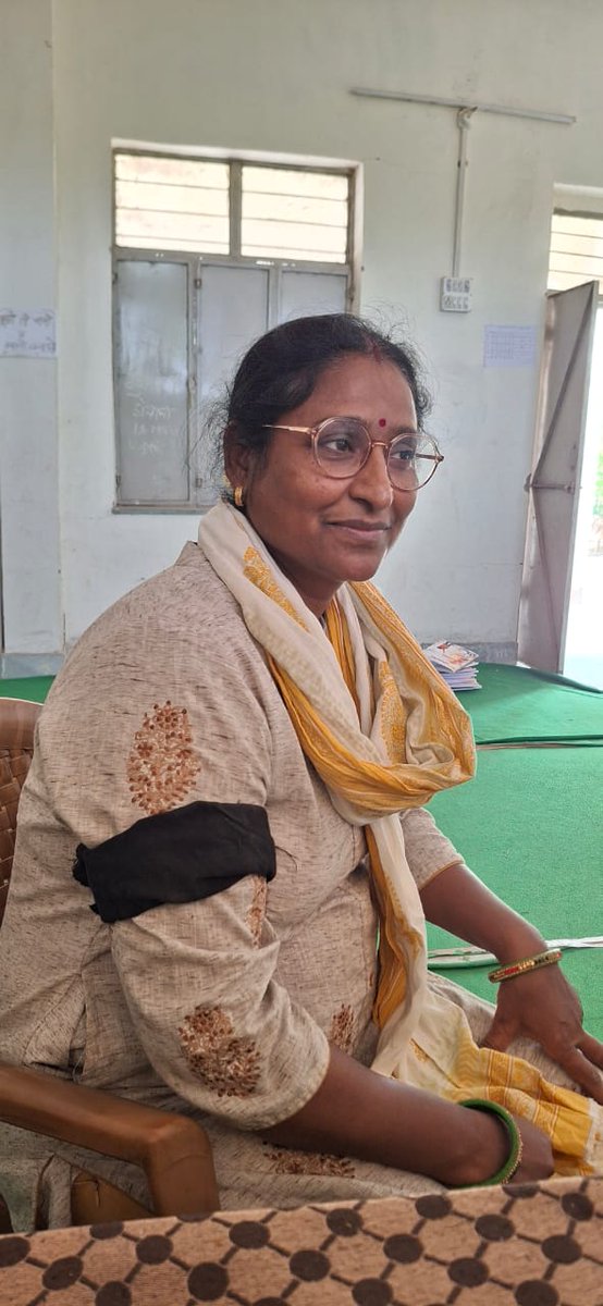 DrRanjeetMeena's tweet photo. आज की सुंदर तस्वीर हैं। एक आंदोलन छोटी सी चिंगारी से बड़ा हो जाता है ये तो बहुत लोग है���। एक छोटी सी मांग है तृतीय श्रेणी अध्यापक तबादले, तृतीय श्रेणी अध्यापक डीपीसी, पारदर्शी स्थानांतरण नीति।
अब आप ही बताओ आप इनका साथ दोगे या नहीं दोगे। 
एक छोटा सा सहयोग आपको करना है काली पट्टी बांध कर एक फोटो और vedio जरूर भेजें और सरकार को बताएं कि हमारे साथ अन्याय हो रहा है। 
और जब तक अन्याय होता रहेगा ये आंदोलन जारी रहेगा।
@highlight