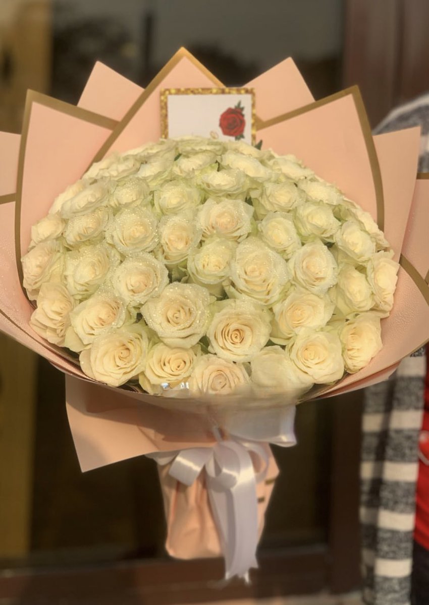 ibox_gift's tweet image. Flowers we delivered this week.
First slide: 50 white rose 350,000 Naira
Second slide: 25 mixed flowers 170,000 Naira
Third slide: 30 red roses and 10 white roses 280,000 Naira
Pls Rt you can always curate flowers for every occasion.
