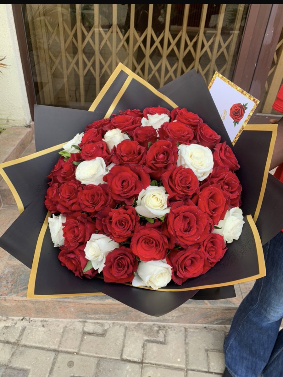 ibox_gift's tweet image. Flowers we delivered this week.
First slide: 50 white rose 350,000 Naira
Second slide: 25 mixed flowers 170,000 Naira
Third slide: 30 red roses and 10 white roses 280,000 Naira
Pls Rt you can always curate flowers for every occasion.